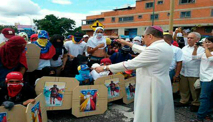 SACERDOTE ANTONIO LOPEZ Y GUARIMBEROS