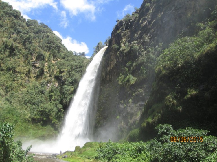 CASCADA DEL CONDOR 1